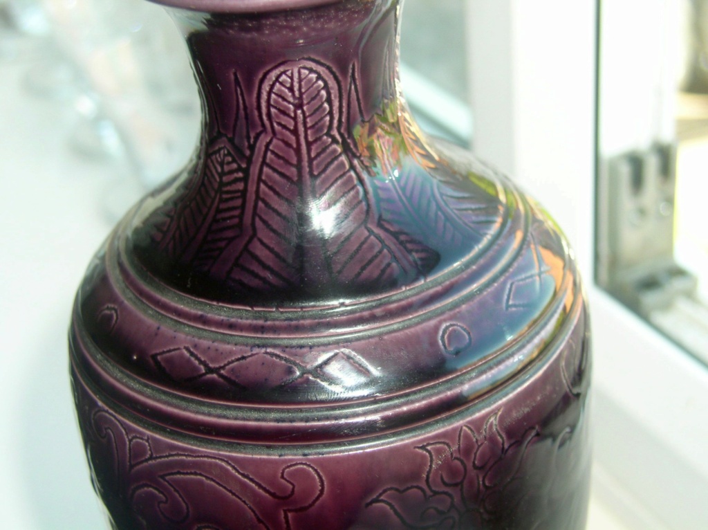 Very Unusual Heavy Amethyst Sgraffito Vase???? P1010184