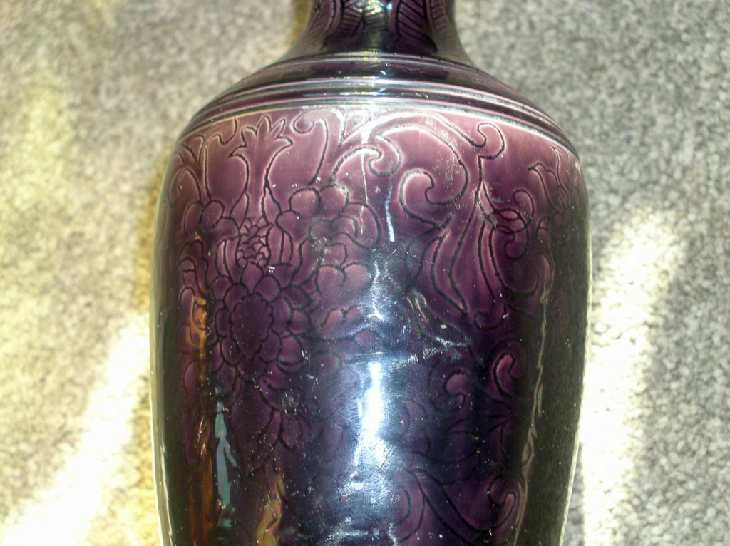 Very Unusual Heavy Amethyst Sgraffito Vase???? P1010188