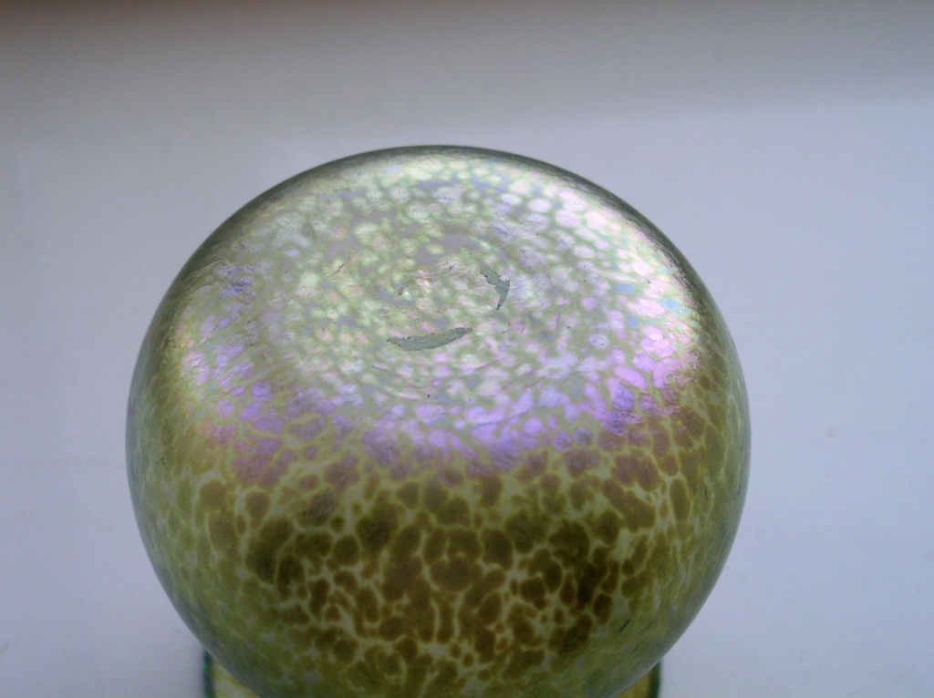 Small iridescent glass vase green with oil spots - Probably Brierley P1010191