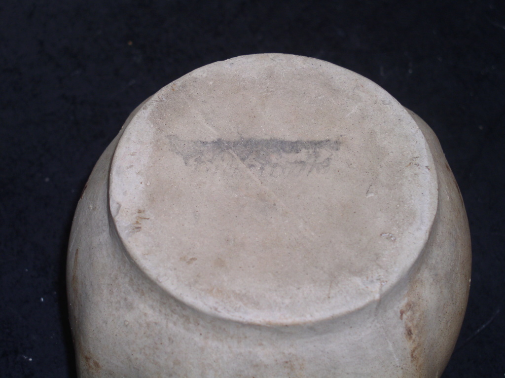 Unusual ashtray - Hillstonia  P1010224