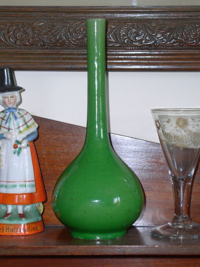 Small Apple Green Monochrome vase, Japanese Awaji  P1010249