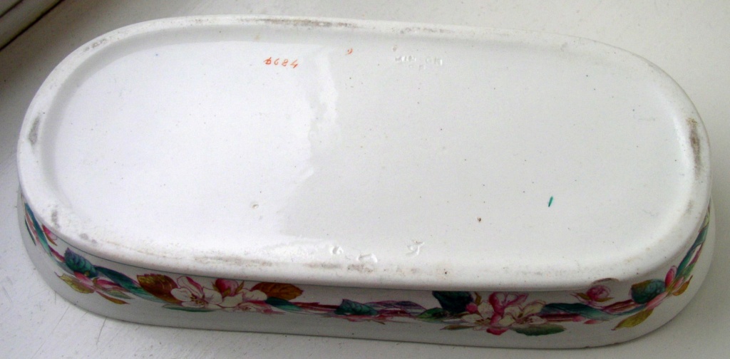 Nice floral lidded box marked to base indistinctly??? P1010323