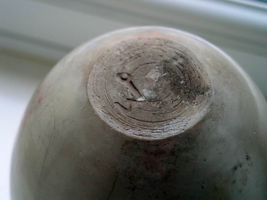 Unusual Emu? egg shape piece of pottery??? Mark to base. P1010352