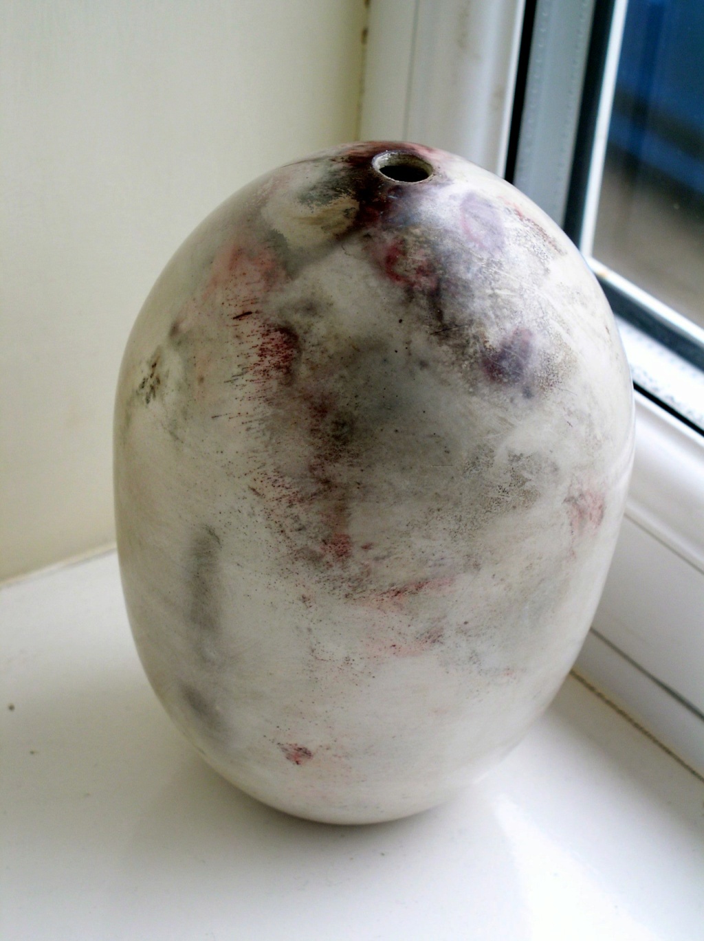 Unusual Emu? egg shape piece of pottery??? Mark to base. P1010354