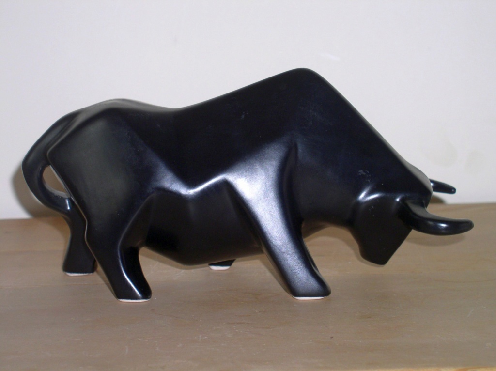 Matt Black Stylized Bull Figurine??? P1010385