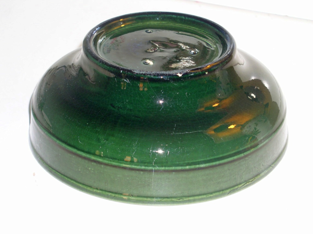 Dark Green Bowl Un marked any ideas on WHERE/WHEN? it was made?? P1010398