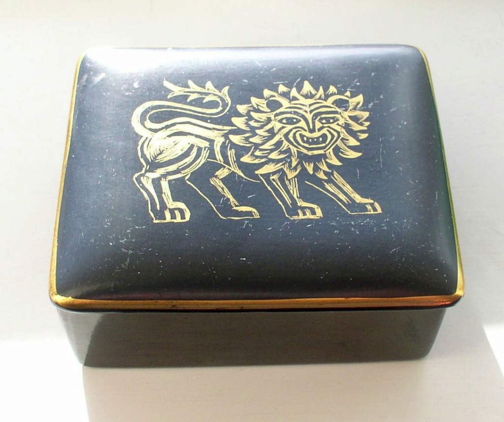 Unmarked Black Trinket Box, Portmeirion pottery "Golden lion" P1010441