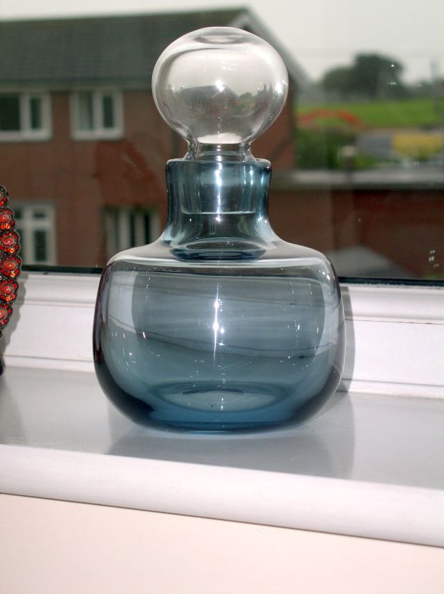 Unusual Mid century decanter or Genie Bottle Scandinavian??? P1010514