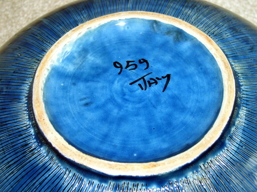 Italian Art Pottery Fruit Bowl P1010720