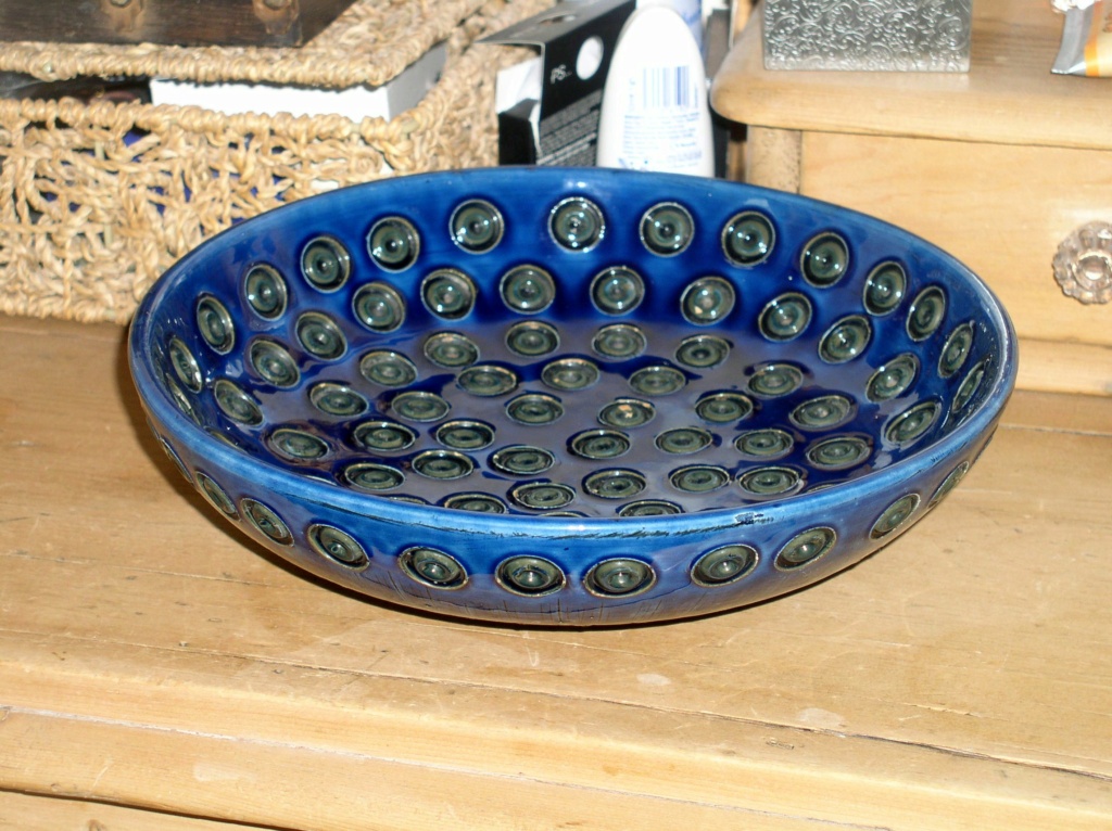 Italian Art Pottery Fruit Bowl P1010722