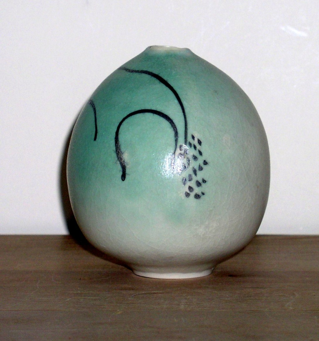 Unusual Ostrich Egg Type of Pottery Vase with Egg shell glaze, OY mark? P1010924