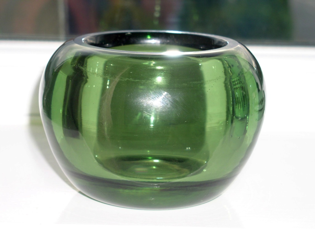 Heavy dumpy green glass thick rim bowl polished pontil scar?? P1011214