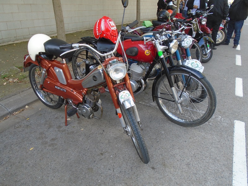 RUTA DE MOTOS CLASICAS EN BANYOLES (GIRONA) B310