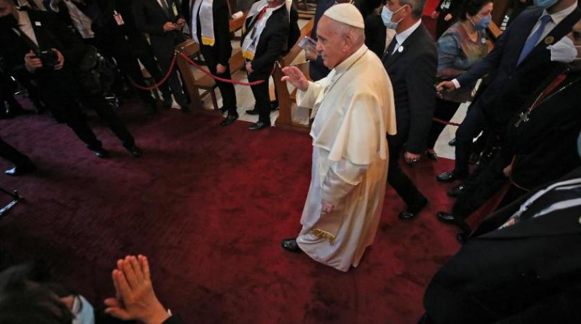 البابا يدعو من بغداد إلى «وقف العنف والتطرف» Afp_9410
