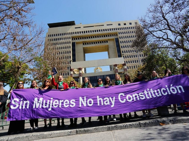 Repensar Chile a través de una Constitución: La perspectiva desde los derechos de las mujeres.  Parida11