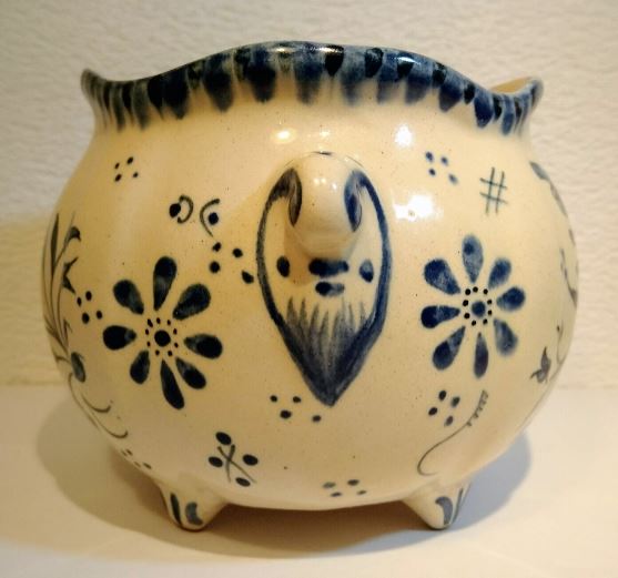 Petit pot décor floral bleu, Desvres, signature codée "Jacques Chochoy" 0212