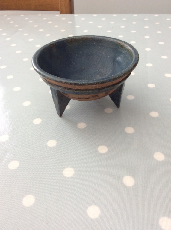 British Pottery Three-Legged Bowl - Mark similar to Hans Coper 6dd2c310