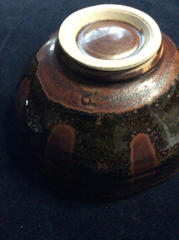 Little Brown and Black Pot Possibly TL or JL mark C2b4d110