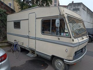 Un Camping Car Hymer qui roule 32709010