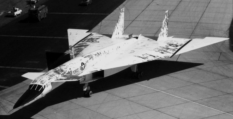 XB-70 AV-1 "VALKYRIE" - 1/72 - 12 octobre 1964 - Vol d'essai N°3 - 9h07 - Base d'Edwards (Californie)  Xb70sh11