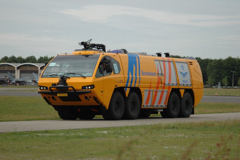 vehicule sur les bases aeriennes - Page 5 Dsc_0322