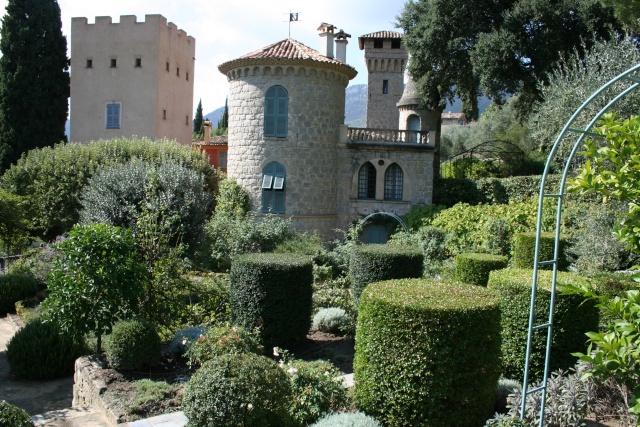 Le Chateau du Vignal, à Contes, Alpes Maritimes Batime10