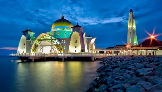 Une mosquée flottant en Malaisie Masjid10