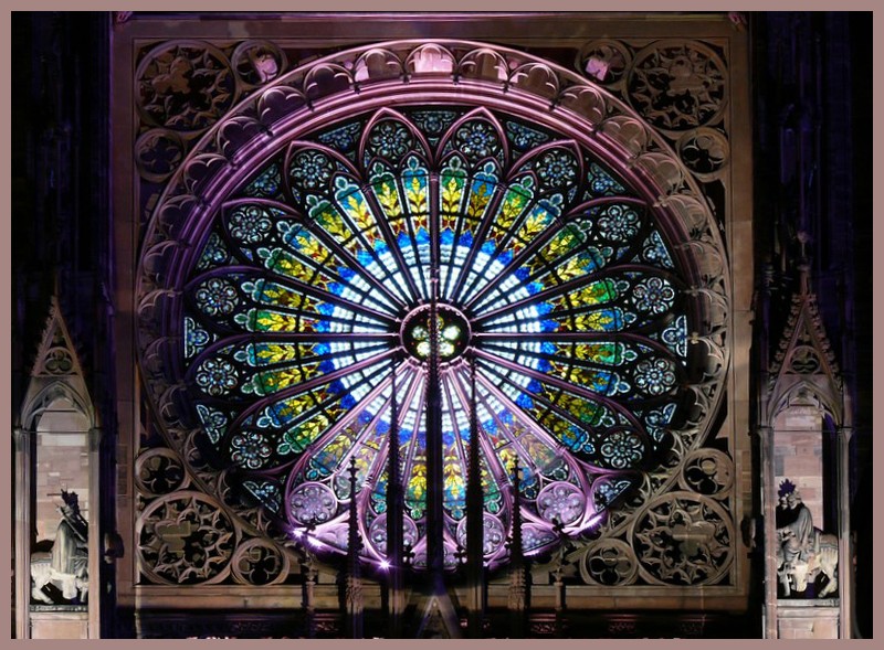Rosace de nuit de la cathédrale de Strasbourg P1090110