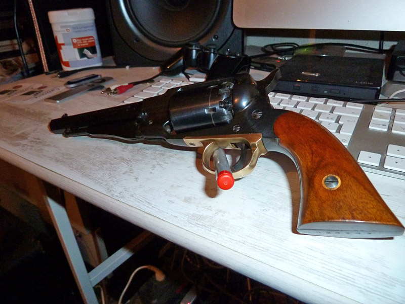 Besoin d'aide identification revolver. Colt210