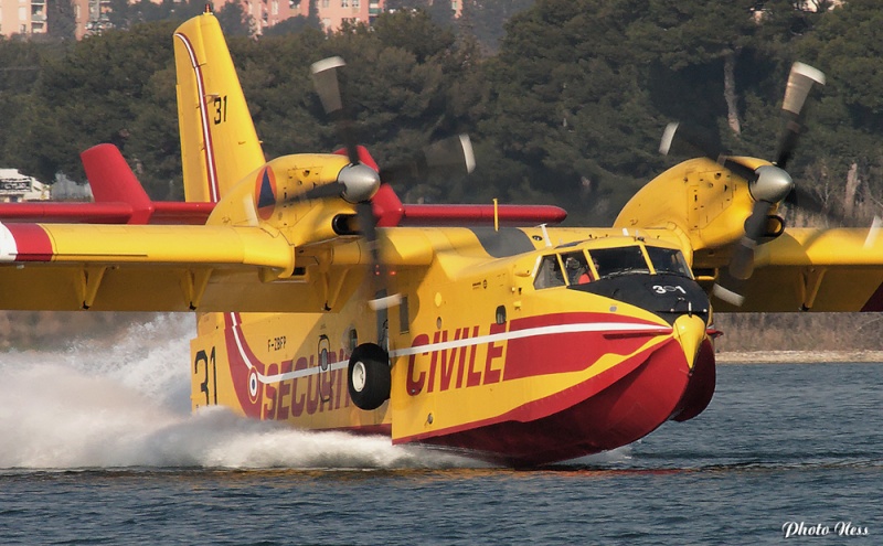 canadair CL 415 et CL 215 et autres avions bombardiers d'eau - Page 7 113