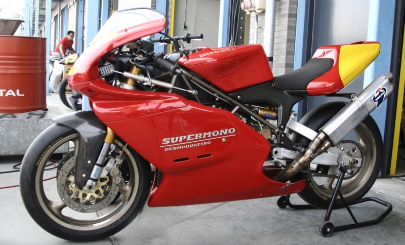 LA DUCATI SUPERMONO Pictur12