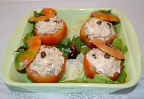 Cà chua nhồi salad cá ngừ 12043018