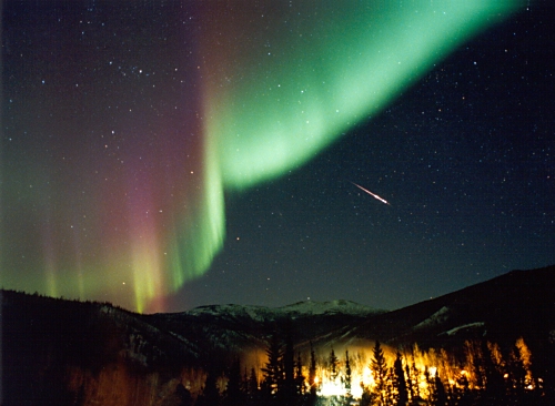 Đêm đông ở Churchill, Canada đẹp huyền ảo với cực quang  Godmad10