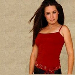 صور للممثلهHolly Marie Combs Gryhmc10