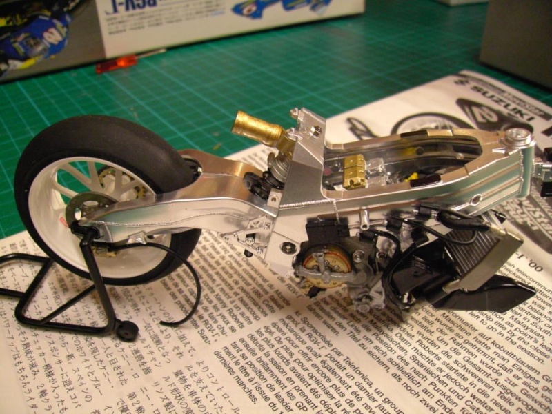 SUZUKI RGV 500 von Tamiya 1:12 Pict0567