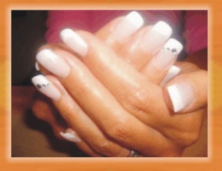 French Manicure Nails010