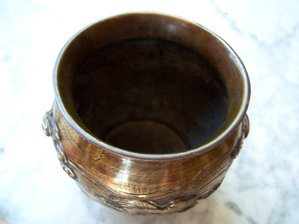 Un pot en bronze... * 613