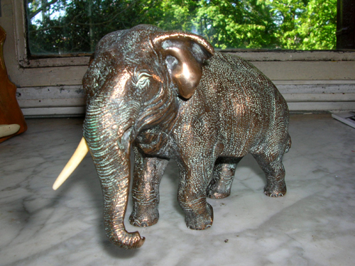 un elephant en bronze... * Elef_210