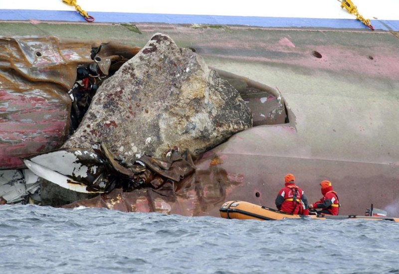 L’épave du Costa-Concordia. Un paquebot géant s'échoue en Italie - Page 2 25802910