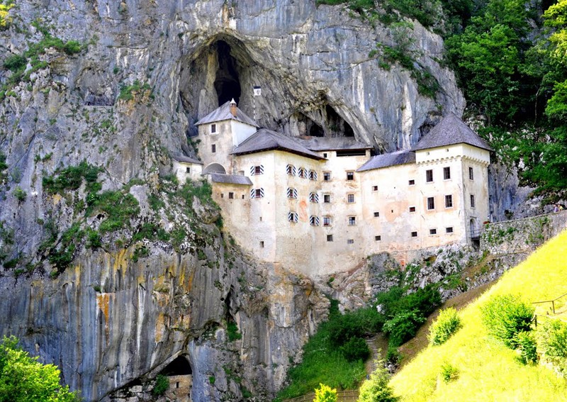 Le château de Predjama - Slovénie. 38559810