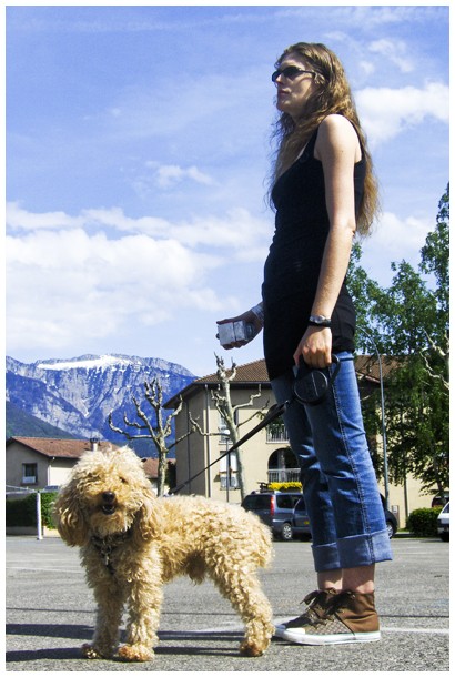 Magalie (la surveillante) avec son chien... Hpim3310