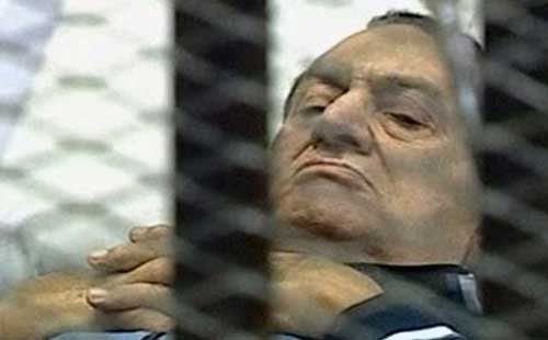 مبارك توفي "إكلينيكيا".. وقلبه لم يستجب للصدمات الكهربائية 50910910