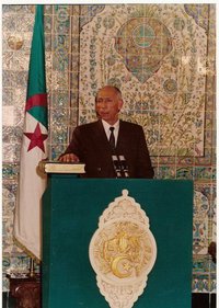 Hommage au president Mohamed Boudiaf, contre l'amnesie programmee... Boudia10