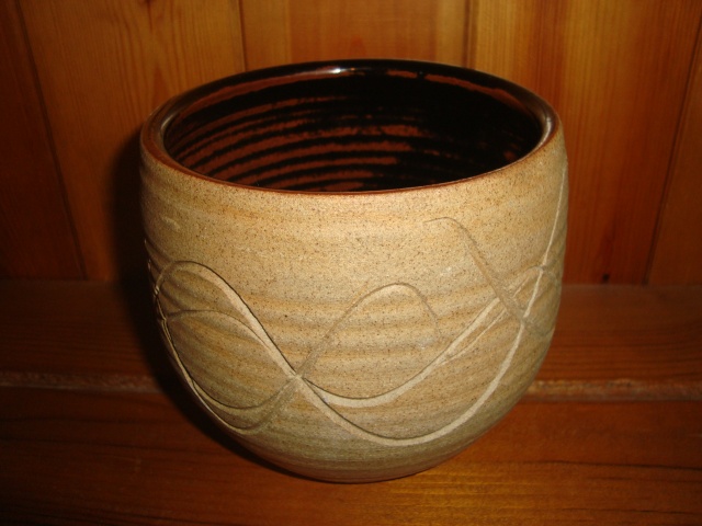 Stoneware pot with AF seal 01110