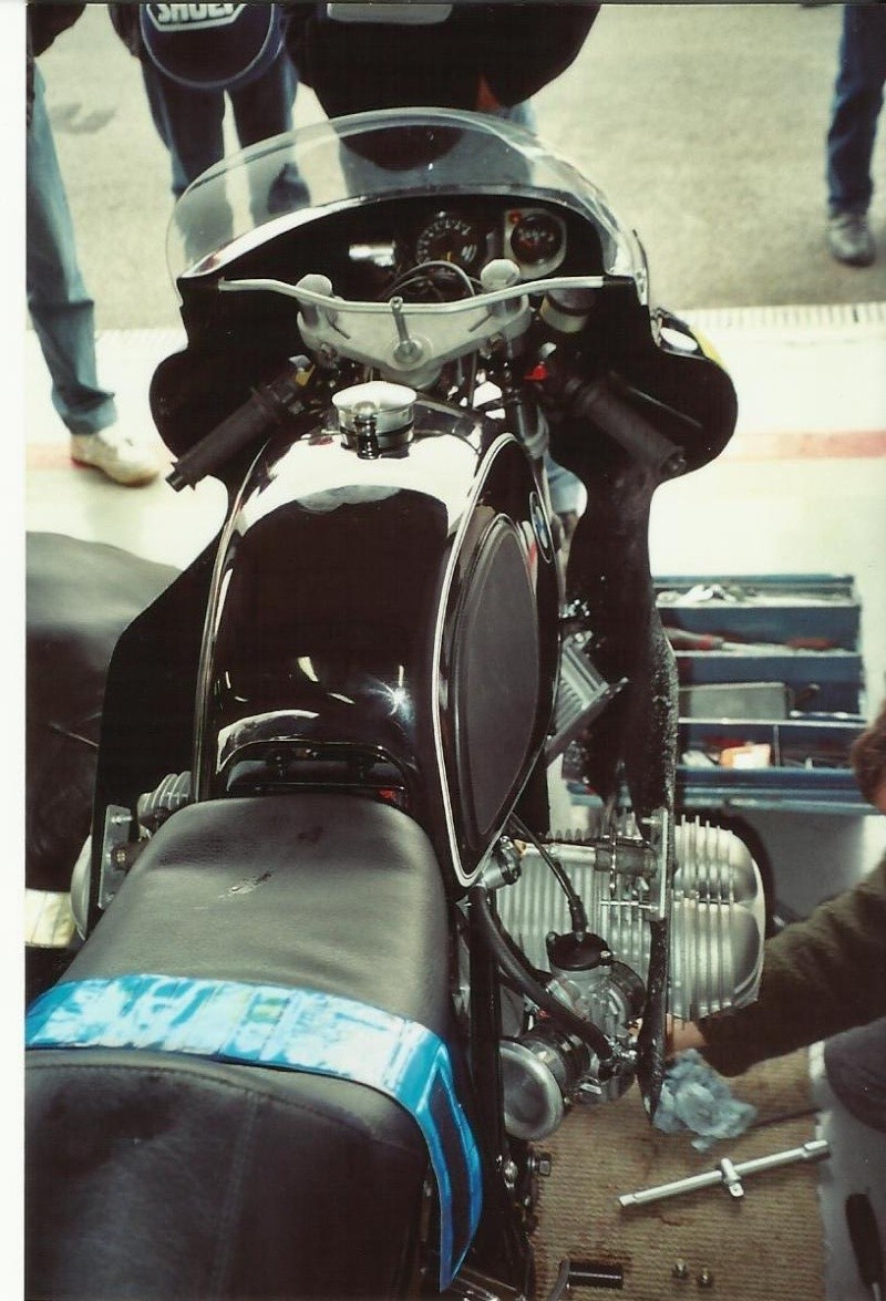 C'est ici qu'on met les bien molles....BMW Café Racer - Page 9 59p10