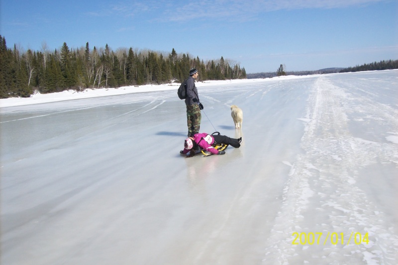 une petite marche sur le lac gelé 01510