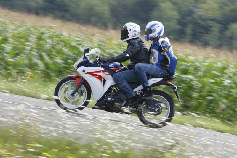 HONDA 250 CBR en duo ? Le-duo10