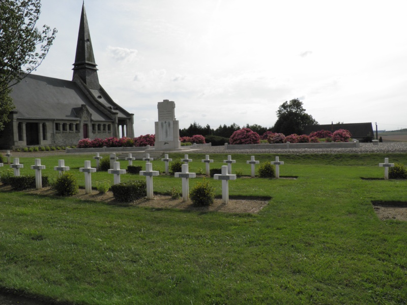 A la découverte des mémoriaux et cimetières militaires - Page 2 Tombes14