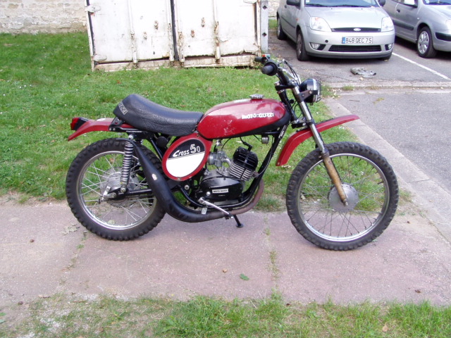 Et hop, une Moto guzzi cross 50 1710