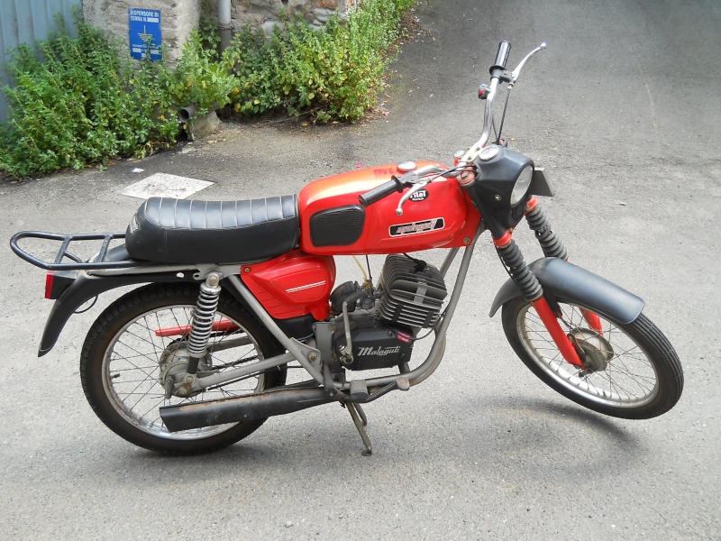 Et hop, une Malaguti Italienne mort de rire. Dscn0310